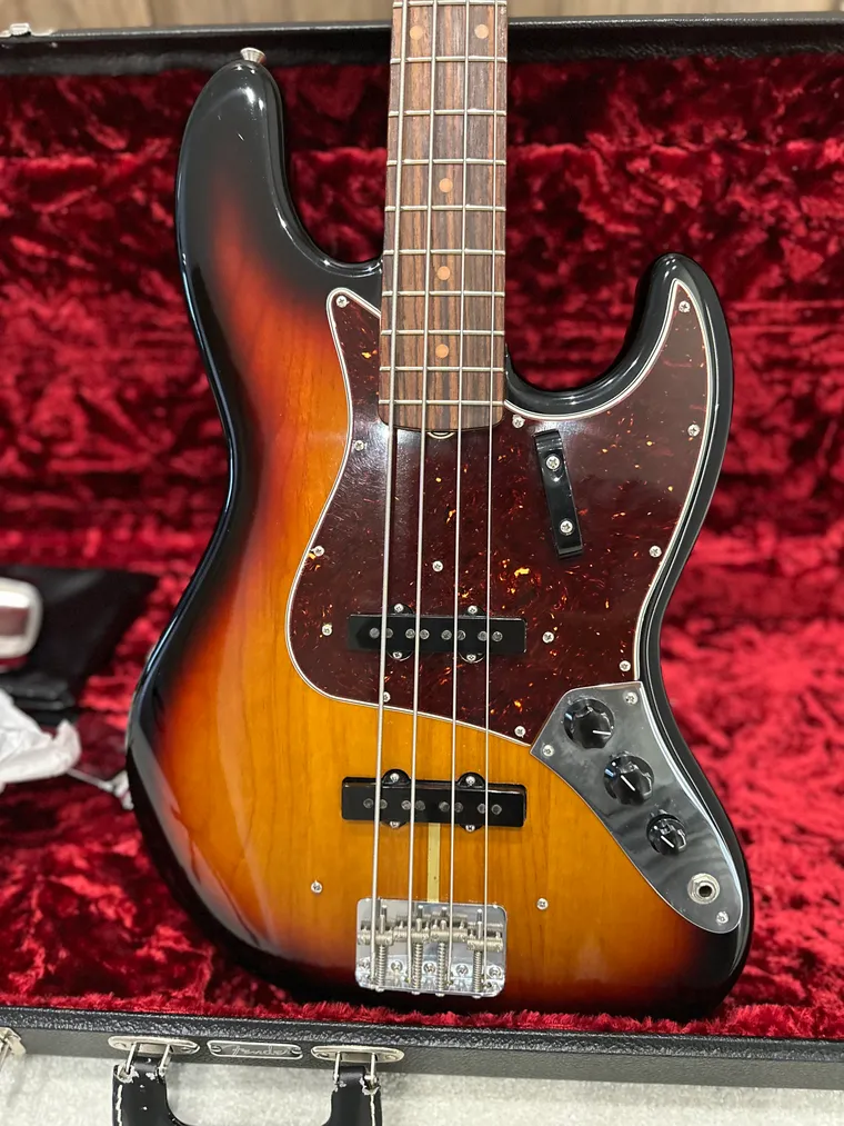 Fender Jazz Bass body detail